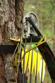 tree-hook-with-bow_closeup